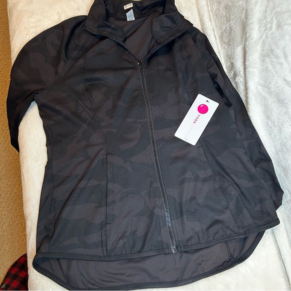 Yogalicious Camo Black Yoga Jacket - Picture 2 of 11